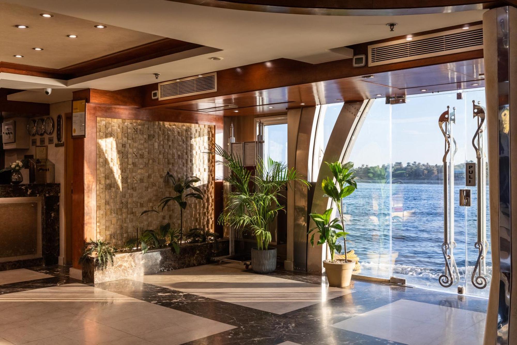 M/S Esmeralda Nile Cruise - 4 Or 7 Nights From Luxor Each Monday And 03 Nights From Aswan Each Friday Екстериор снимка