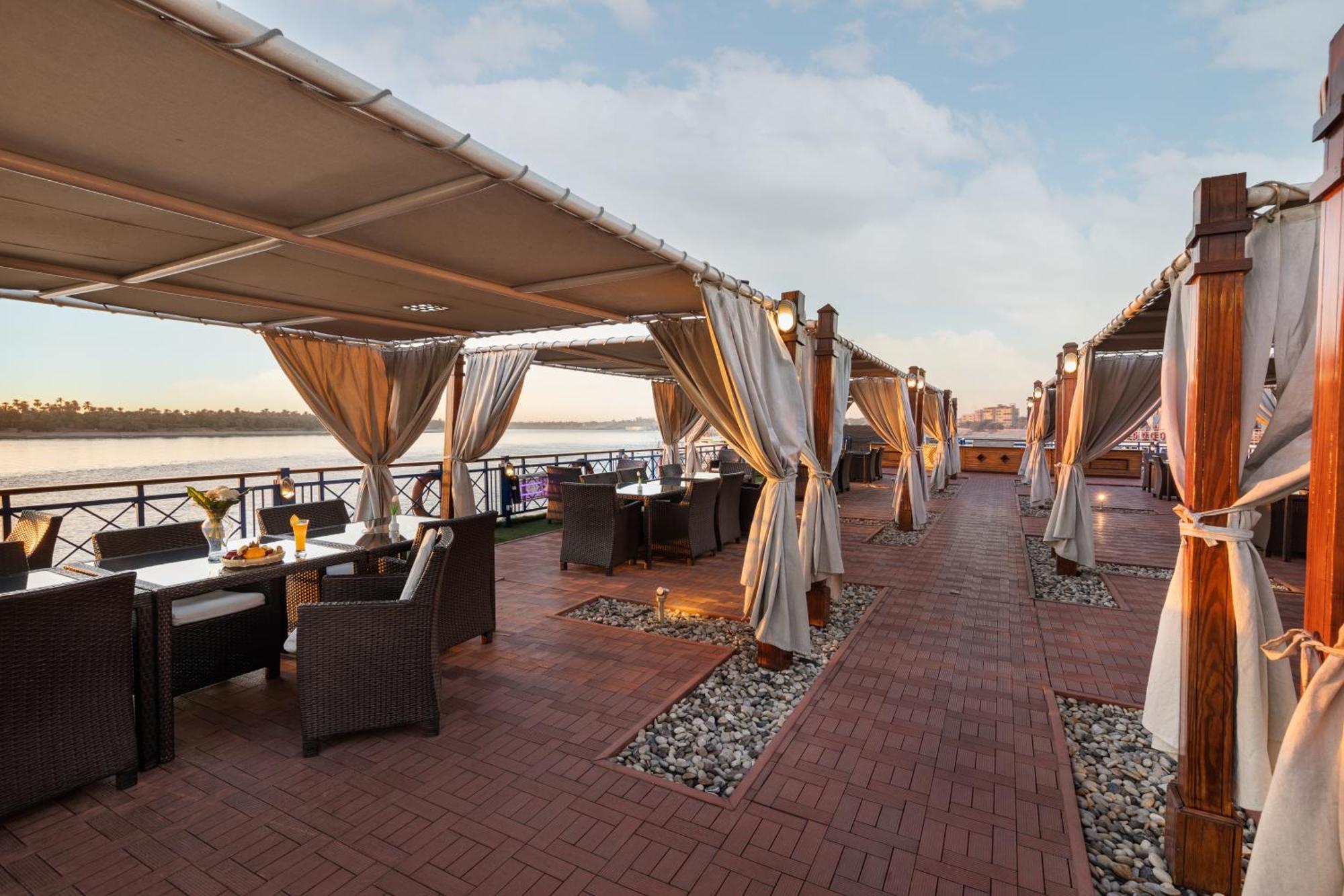 M/S Esmeralda Nile Cruise - 4 Or 7 Nights From Luxor Each Monday And 03 Nights From Aswan Each Friday Екстериор снимка