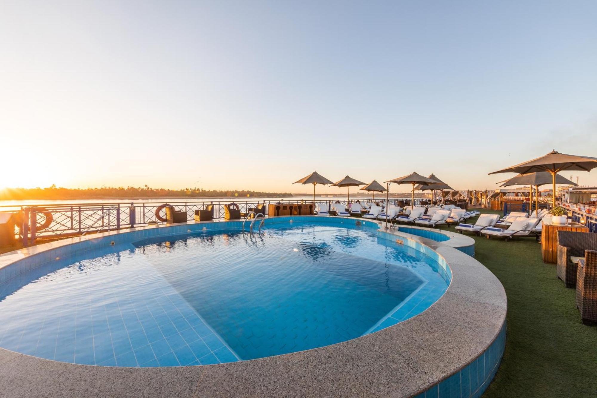 M/S Esmeralda Nile Cruise - 4 Or 7 Nights From Luxor Each Monday And 03 Nights From Aswan Each Friday Екстериор снимка
