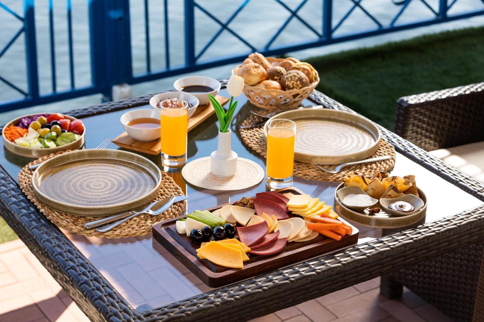 M/S Esmeralda Nile Cruise - 4 Or 7 Nights From Luxor Each Monday And 03 Nights From Aswan Each Friday Екстериор снимка